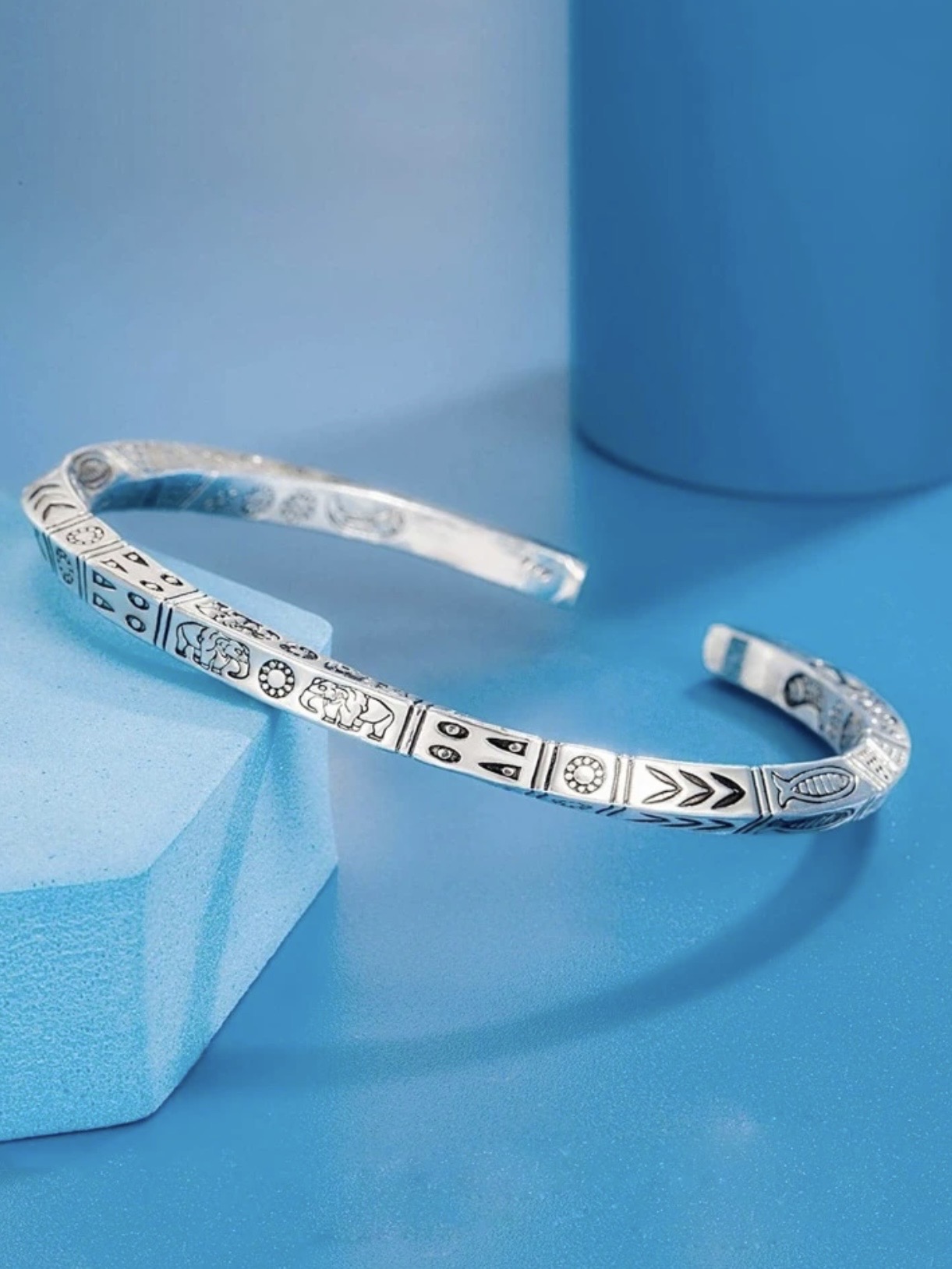 Brazalete Tribal Carved Cuff
