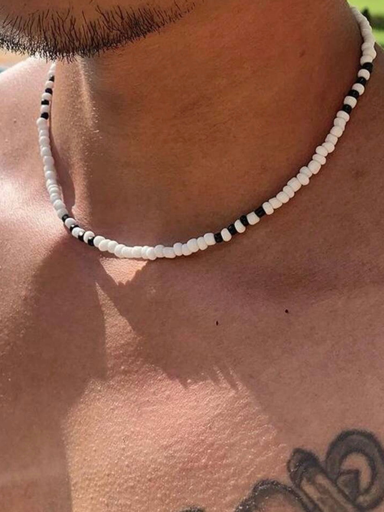 Collar White & Black Bead Choker