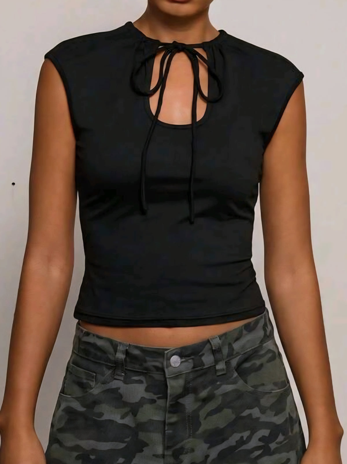 Black Keyhole Top  Cod.T149
